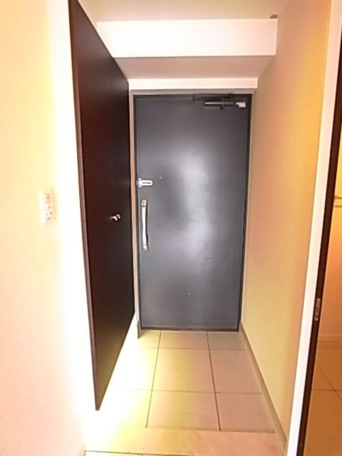 プレジール三ノ宮Ⅲの玄関