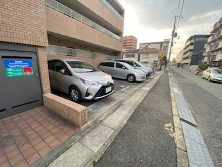 メトロポリタンの駐車場