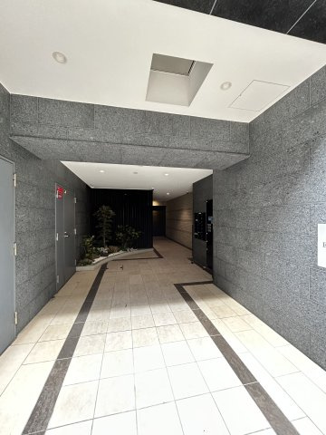 ラ・フォルム鎗屋町のエントランス