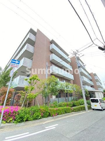 甲子園六石町ハイツの外観