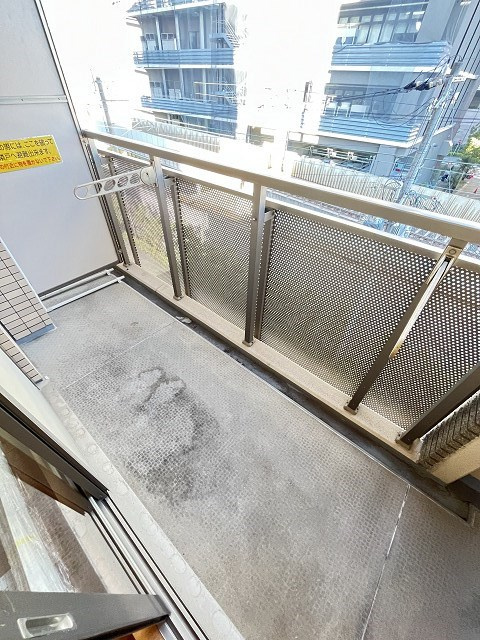エレナ西宮北口のバルコニー