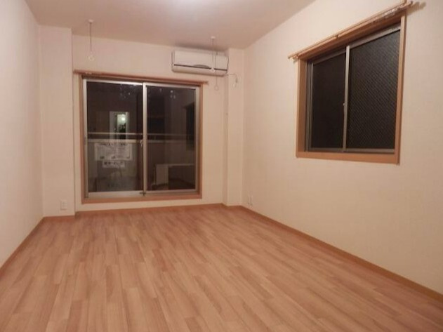 川崎市多摩区布田の賃貸マンションの居間・リビング