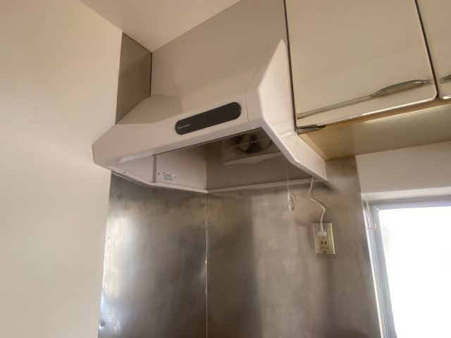 青山一戸建のキッチン|換気扇新調☆