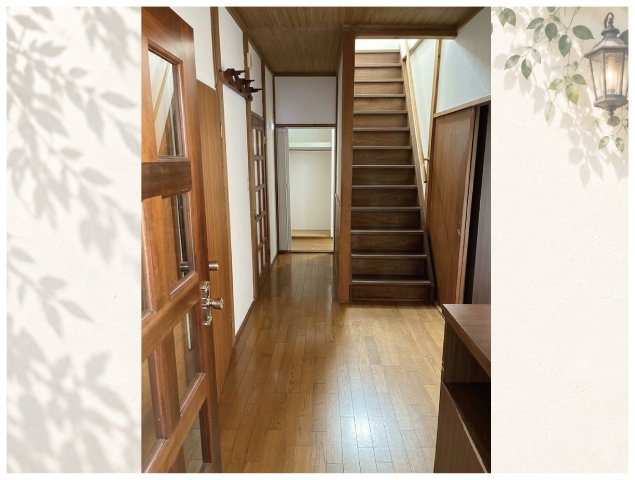 足立区辰沼１丁目売戸建の玄関|1階廊下に収納を設置。日用品や掃除用品もすっきり片付きます！※一部画像は私物消去CGを施しています。