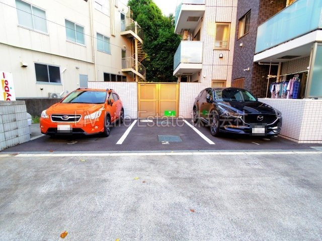 東村山市本町１丁目の賃貸マンションの駐車場