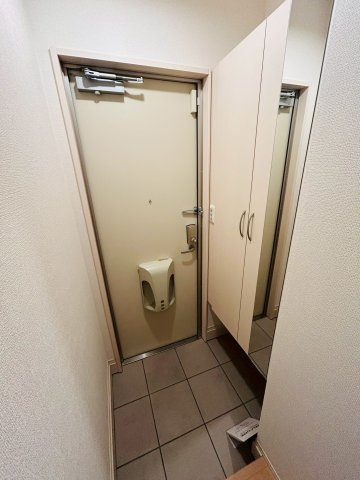 アントルメの玄関