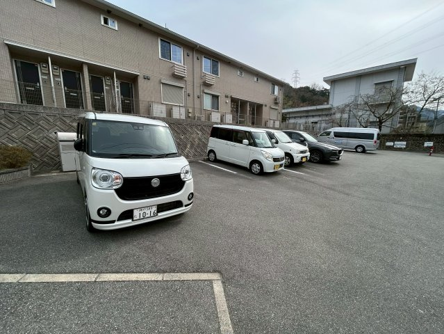 アントルメの駐車場