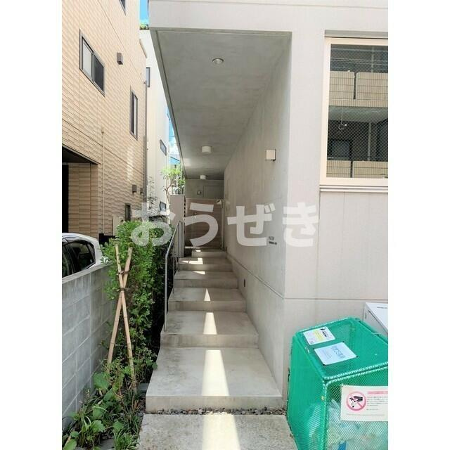 ＰＡＳＥＯ　ＳＡＮＧＥＮＪＡＹＡ　ＥＡＳＴ　ＷＥＳＴのエントランス