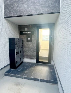 ＧＲＡＤＵＳ日進町のエントランス