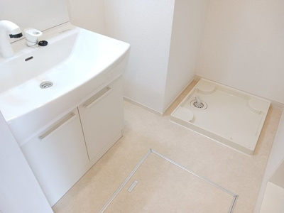 【洗面所】 | フェリチタカーサ　Ⅱ | ゆったりとスペースのある洗面所
