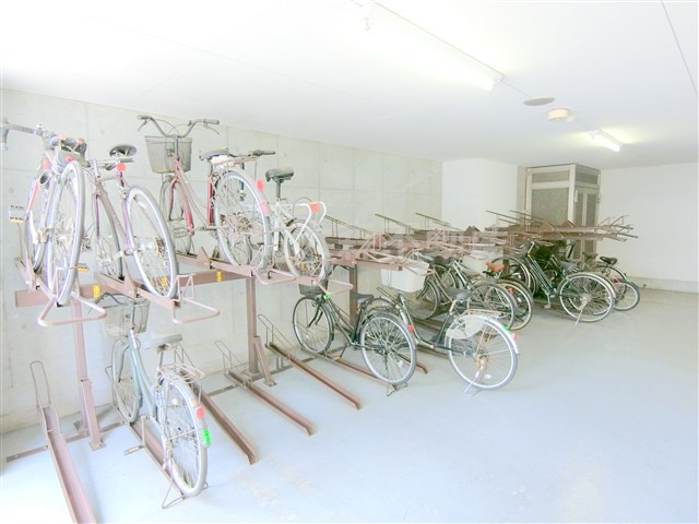 デュオ・スカーラ蒲田Ⅱのその他共用部分|屋根付きラック式の駐輪場　