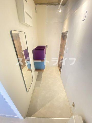 大阪市淀川区西中島４丁目の賃貸マンションの玄関
