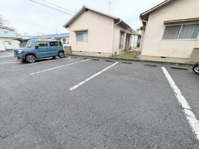 ディアスわかばの駐車場