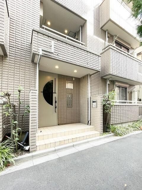 シャルム日本堤のエントランス