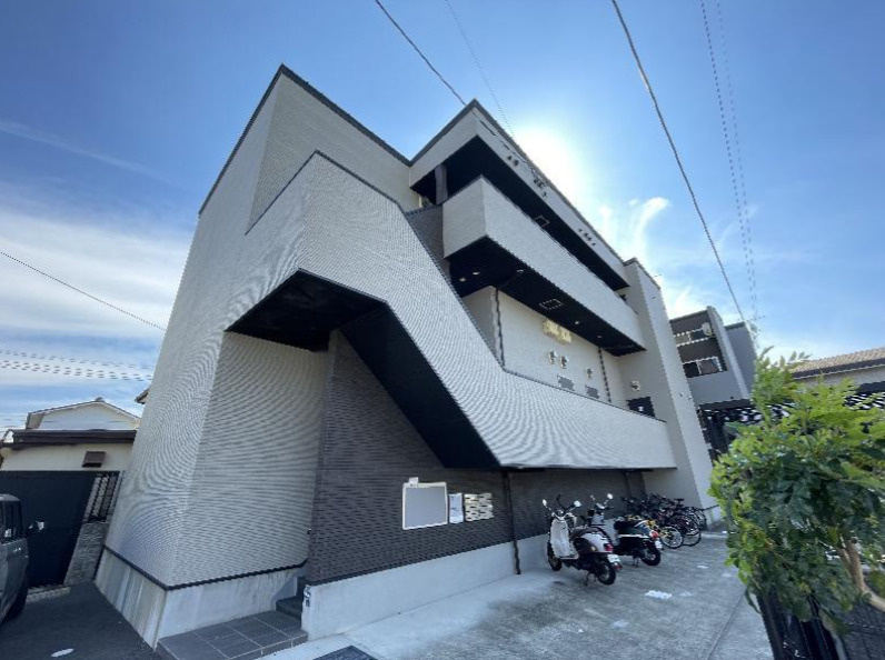 熊本市中央区島崎１丁目のアパートのエントランス