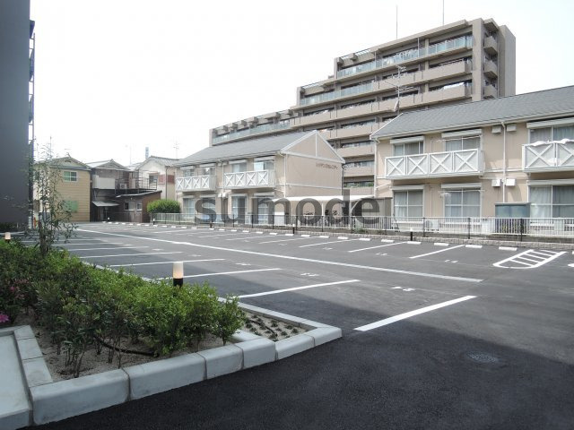 高槻市野田１丁目の賃貸マンションの駐車場