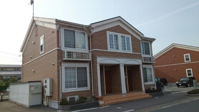 フロレアルⅡの外観|全居室収納やトランクルームなどがついて収納便利な物件です(#^^#)