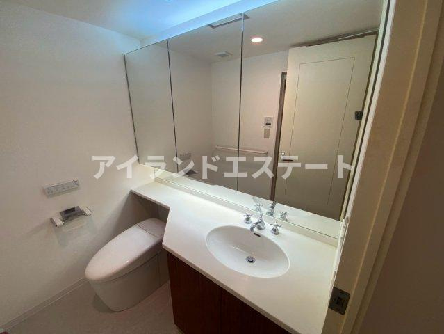 LANAI HERITAGE　浴室乾燥機　宅配BOX　新規ユニットバス設置の洗面所