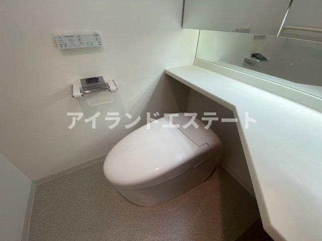 LANAI HERITAGE　浴室乾燥機　宅配BOX　新規ユニットバス設置のトイレ