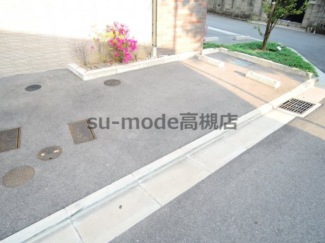 クラッシィ高槻の駐車場