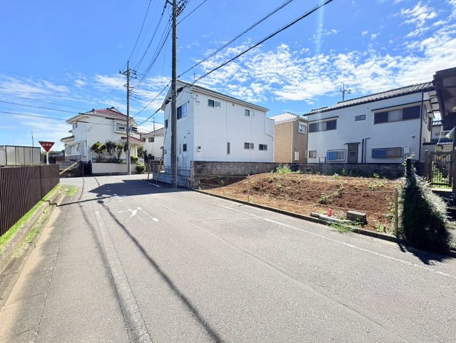 川越市霞ケ関北5丁目　建築条件なし売地　東武東上線『霞ヶ関駅』徒歩17分　【霞ヶ関北小学区】の前面道路含む現地写真