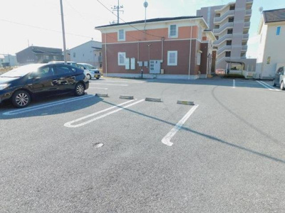 【駐車場】 | ラフィーネＢ