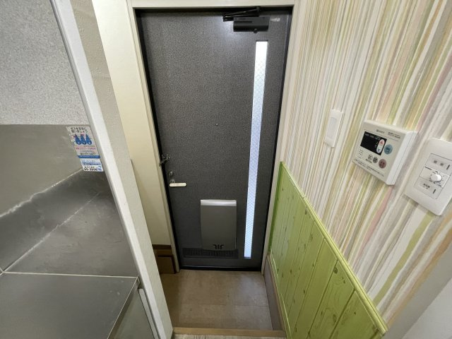 ラッキータウン2番館の玄関