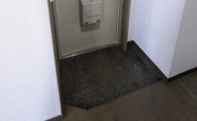 サンテミリオン笹塚の玄関