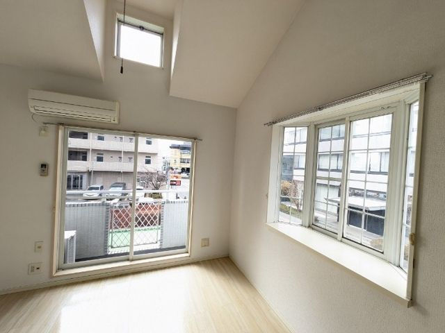 ローズガーデンタナカ(K-039)の居間・リビング