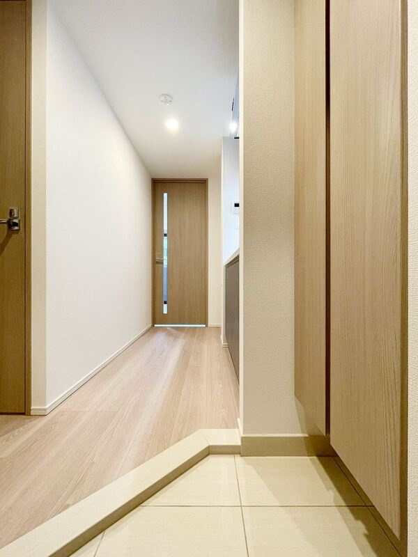 S-RESIDENCE新宿早稲田avelisの玄関