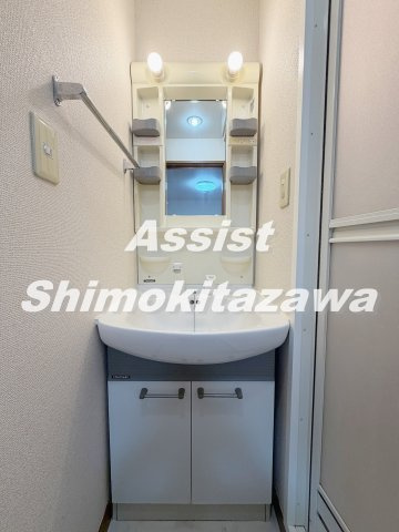 パル・レイスリー の独立洗面台
