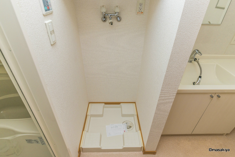 フィオーレ本郷の洗面所|室内洗濯機置き場