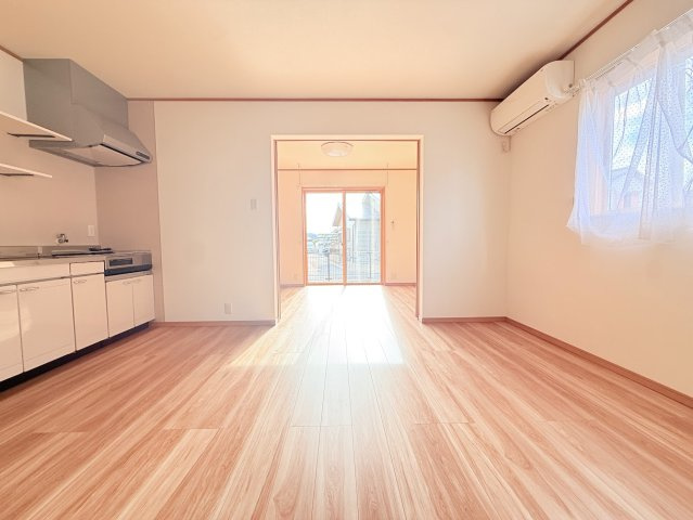 上富田町朝来アパート_ハイツyuriaの居間・リビング