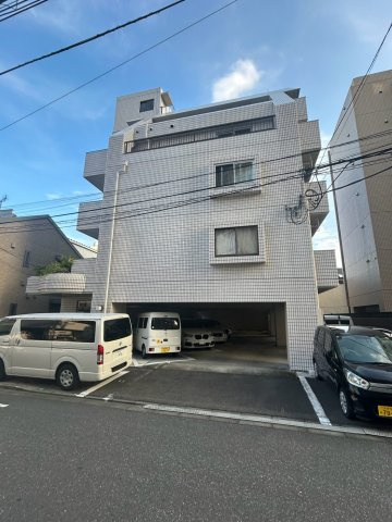 ハイクリプトメリアの駐車場