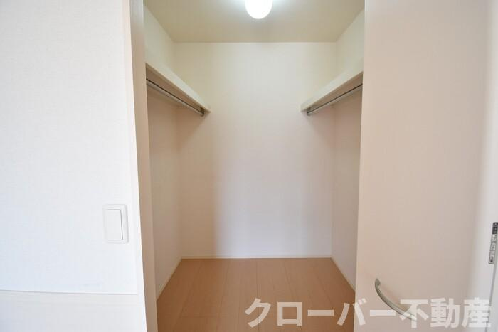 シャインポート屋島G・H棟 H棟の収納|ウォークインクローゼット