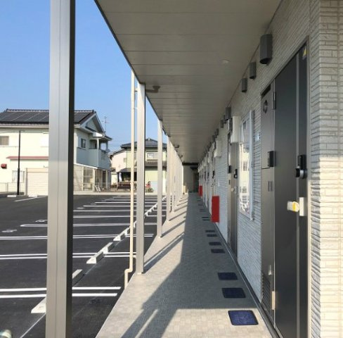 クレイノＭＡＫＩのその他|共用部分は清掃業者が清掃しています。