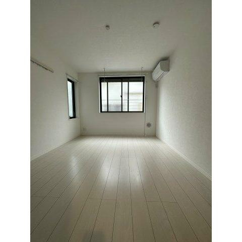 藤沢市高倉のアパートの居間・リビング