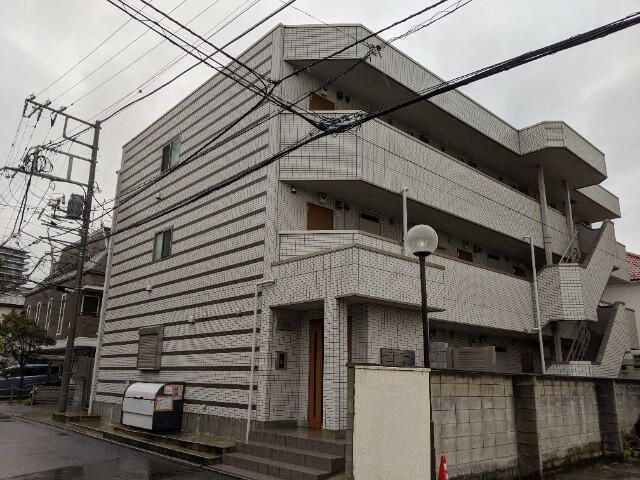 LUCRASの外観