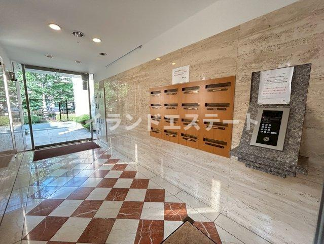 LANAI　COMFORT　15　南向き　2面採光　オートロックのロビー