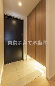 プラウド本郷ヒルトップの玄関