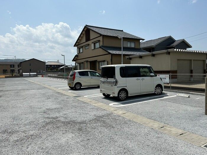 ヴァレンティの駐車場