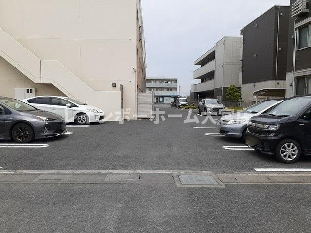 フィオーレ　パラッツオ　の駐車場