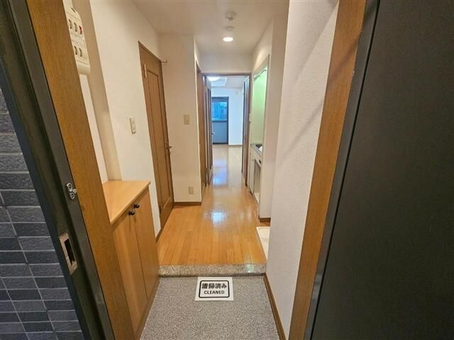 クレアシオン市ヶ谷西の玄関