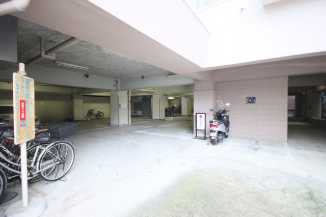 【駐車場】