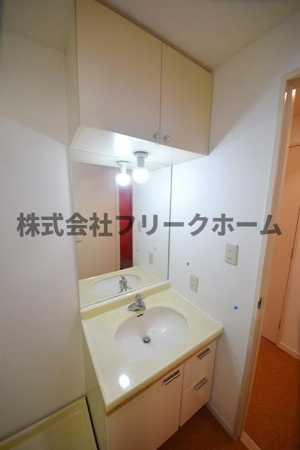 三鷹市下連雀３丁目の賃貸マンションの洗面所
