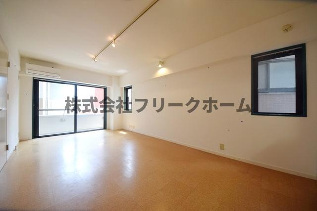 三鷹市下連雀３丁目の賃貸マンションの居間・リビング