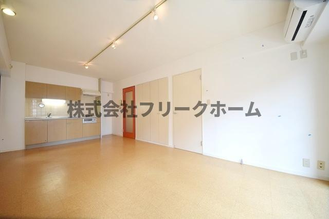 三鷹市下連雀３丁目の賃貸マンションの居間・リビング