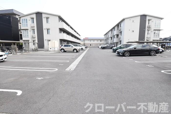 ラナ マラキ B棟の駐車場|駐車場