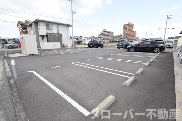 ラナ マラキ B棟の駐車場|駐車場