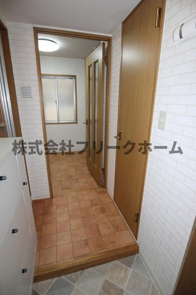 武蔵野市西久保１丁目の賃貸マンションの玄関